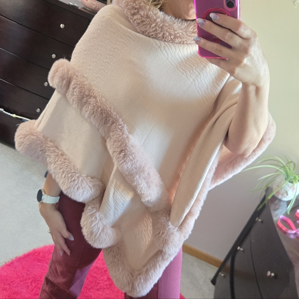 ✨ Trending Le Moda Faux Fur Trim Cape | Old Money Chic | OS - Picture 7 of 7
